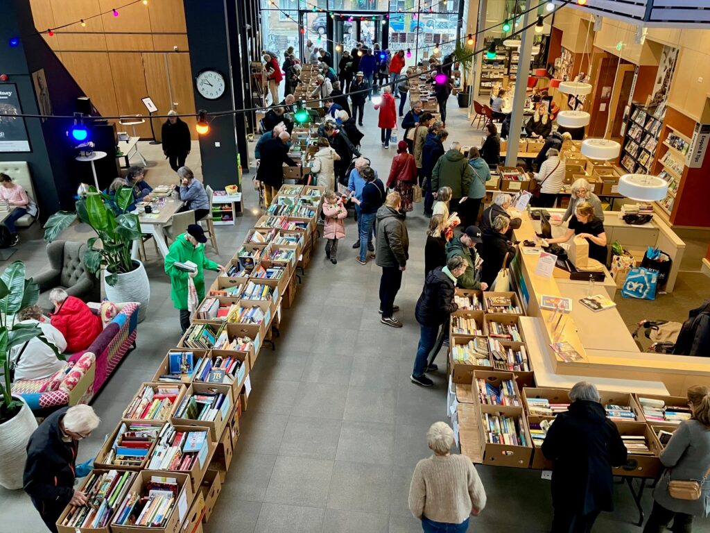 Boekenmarkt 5 - Marian van der Henst
